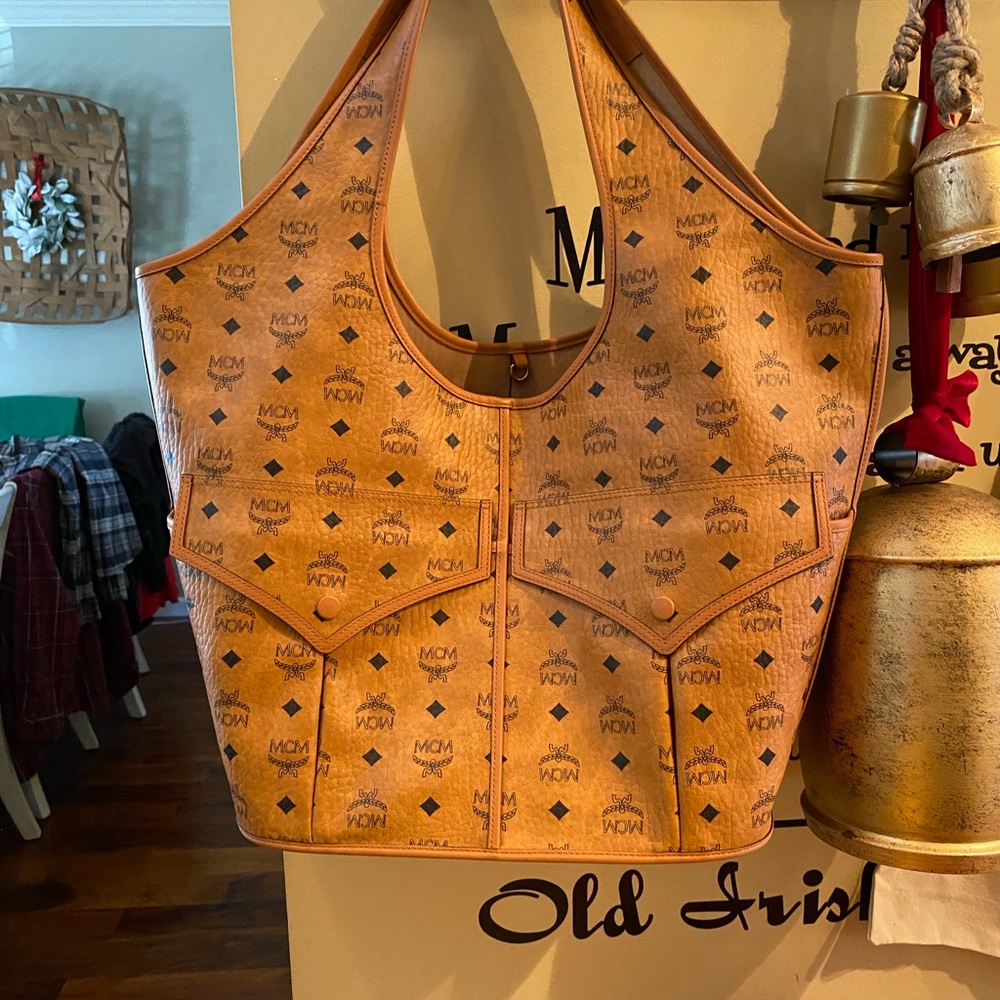 MCM logo Cognac Aren Mama shopper tote in Visteos xl